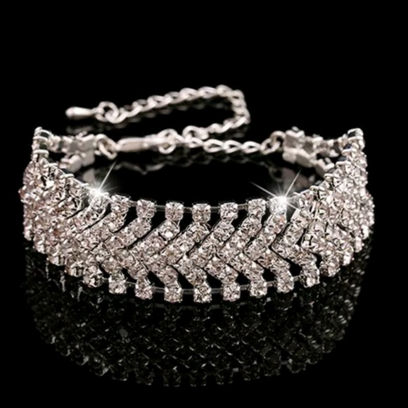 Jewelry - Last one🎉 Rhinestone Alloy Bracelet - Silver